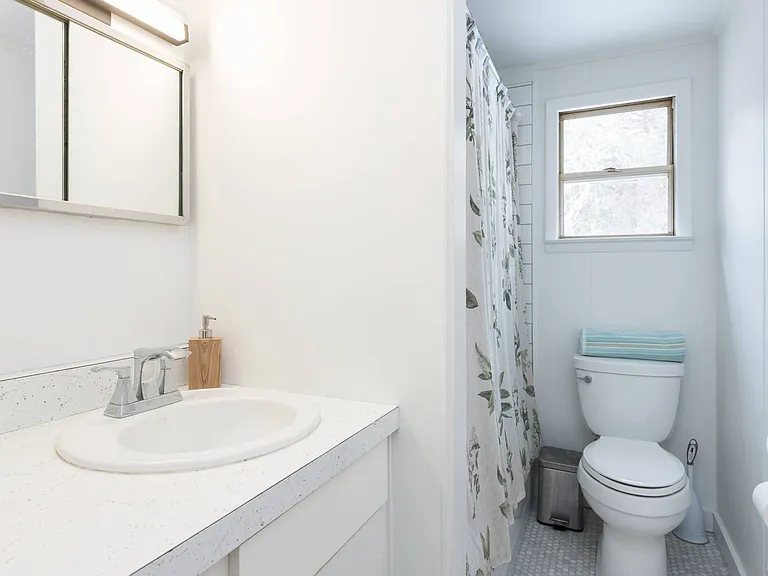 35 Mulford Ln — Photo 9
