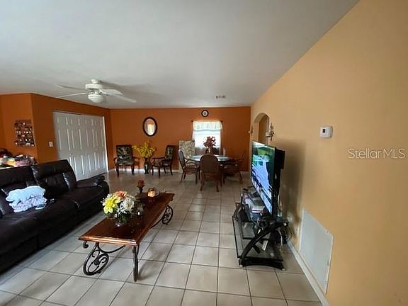 3rd image of 6715 N Willow Ave