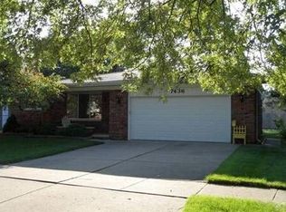 7436 Pointe Dr, Canton, MI 48187