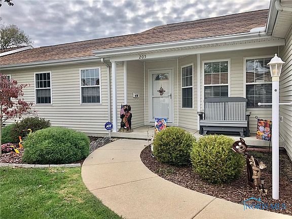 4th image of 205 Rose Dr #3