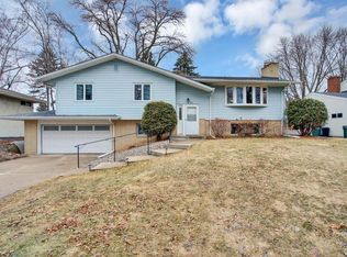 1441 Eldridge Ave W, Roseville, MN 55113