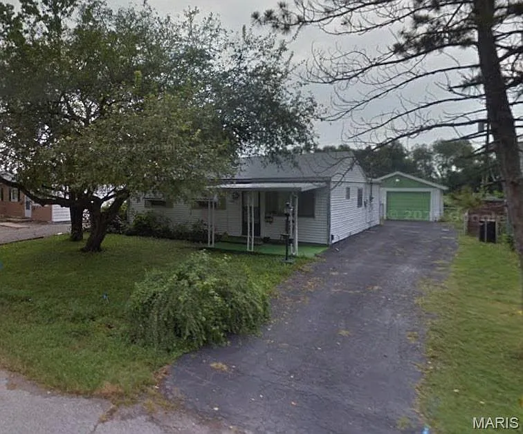 1066 Saint Margaret Dr photo 1