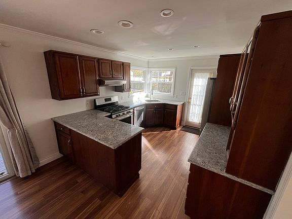 4th image of 27 Barteau Ave