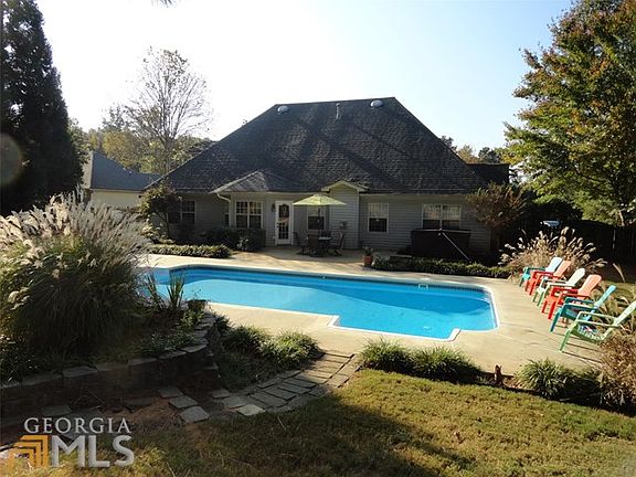 2nd image of 390 Crescent Dr