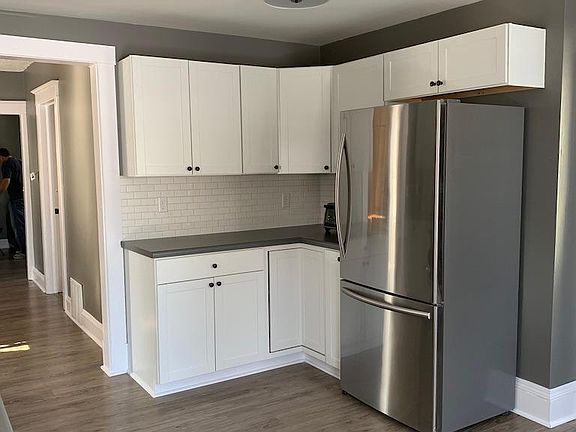 3rd image of 652 Garfield Ave NW