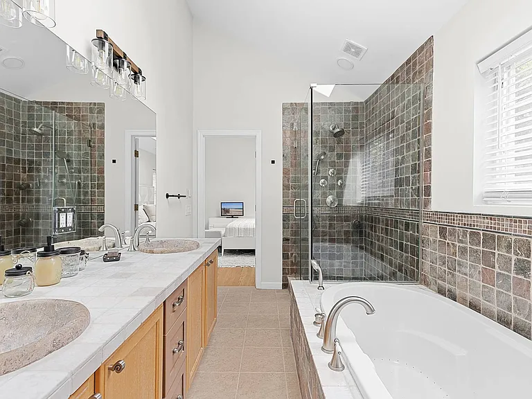 26 Squires Ave — Photo 13