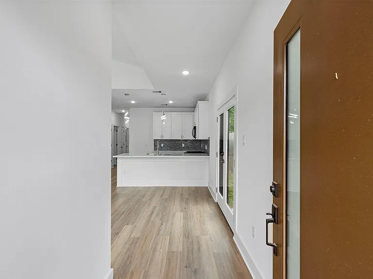 8109 Hamlet St #B — Photo 2