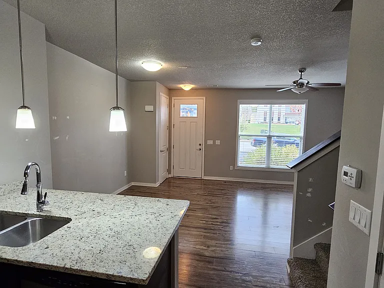 1614 Ingersoll Ave — Photo 7