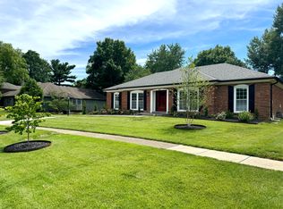 706 Farmingham Rd, Douglass Hills, KY 40243