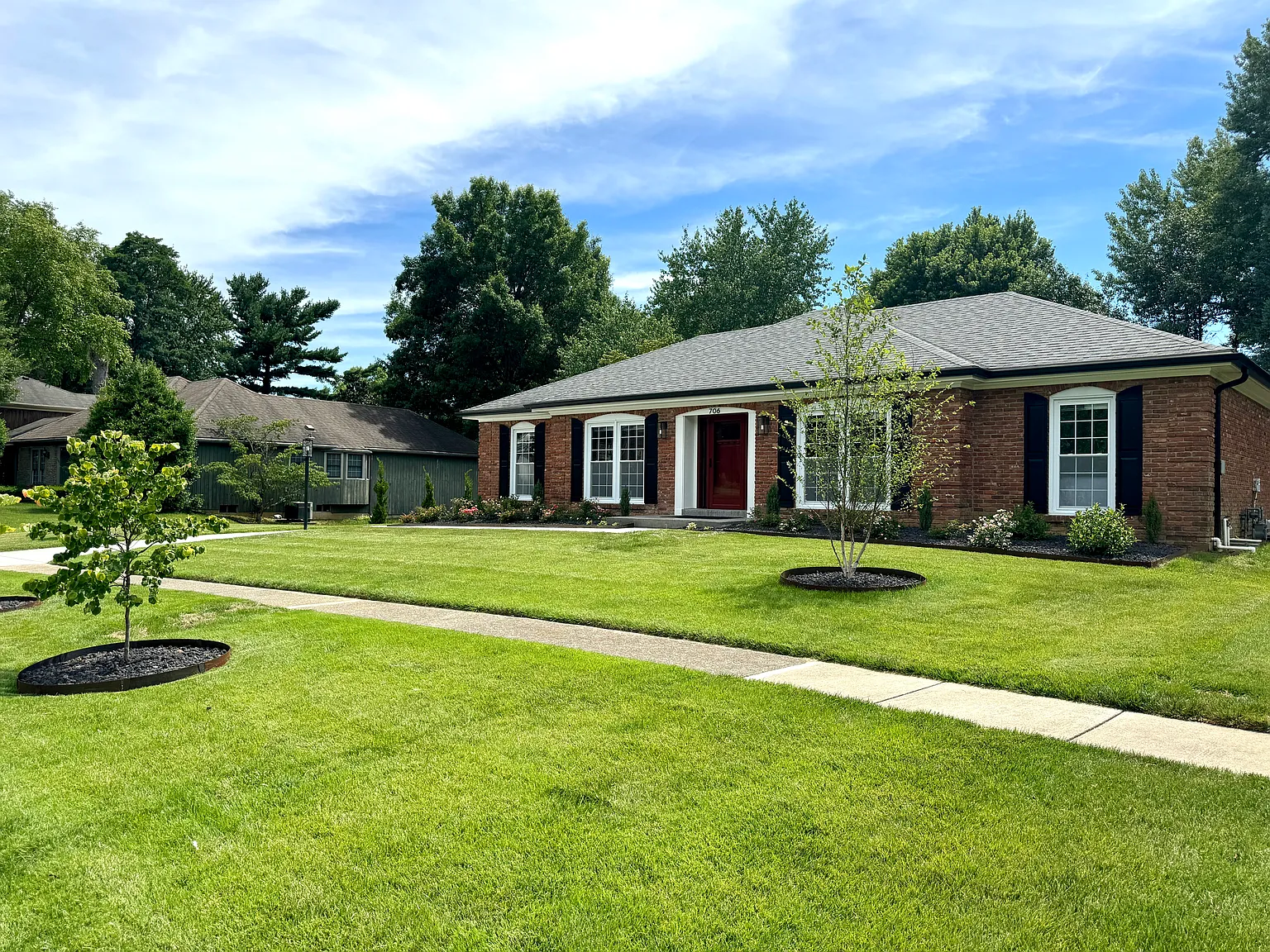 706 Farmingham Rd photo 1