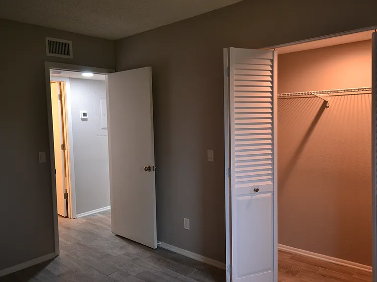 135 W Cypress Ct — Photo 14
