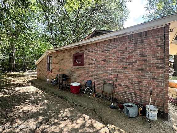 4th image of 3014 Woodview Dr