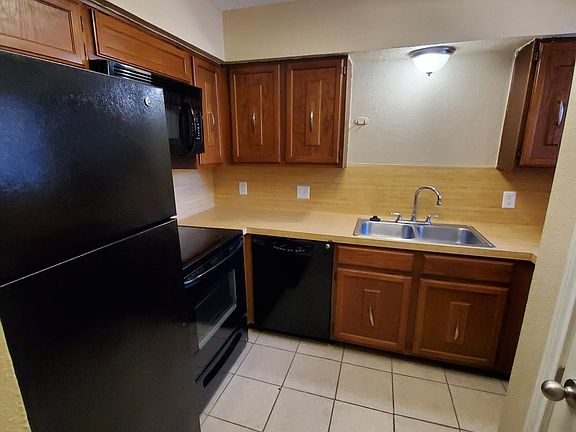 4th image of 2003 Place Rebecca Ln Unit E7
