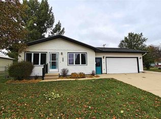 2224 Skyline Dr, Minot, ND 58703