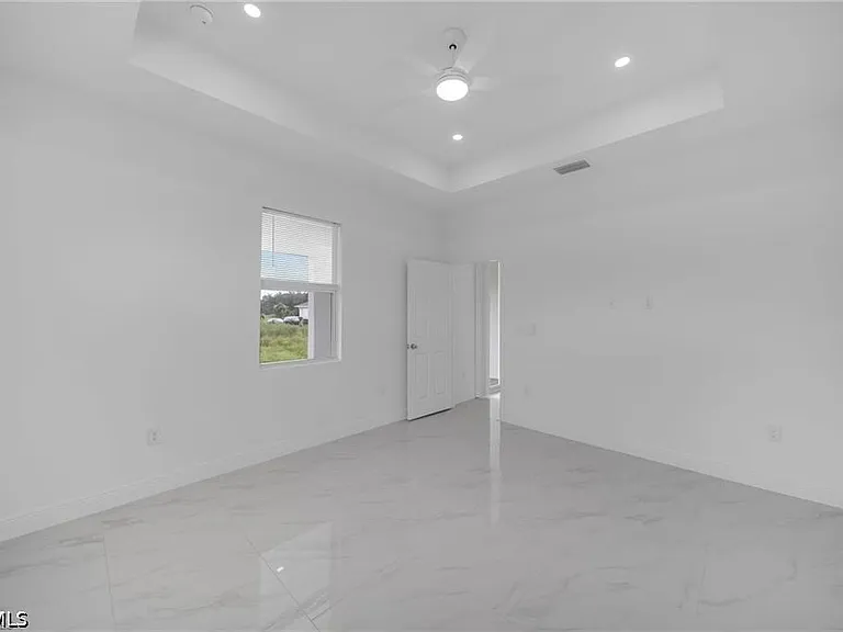 438 Poplar St — Photo 14