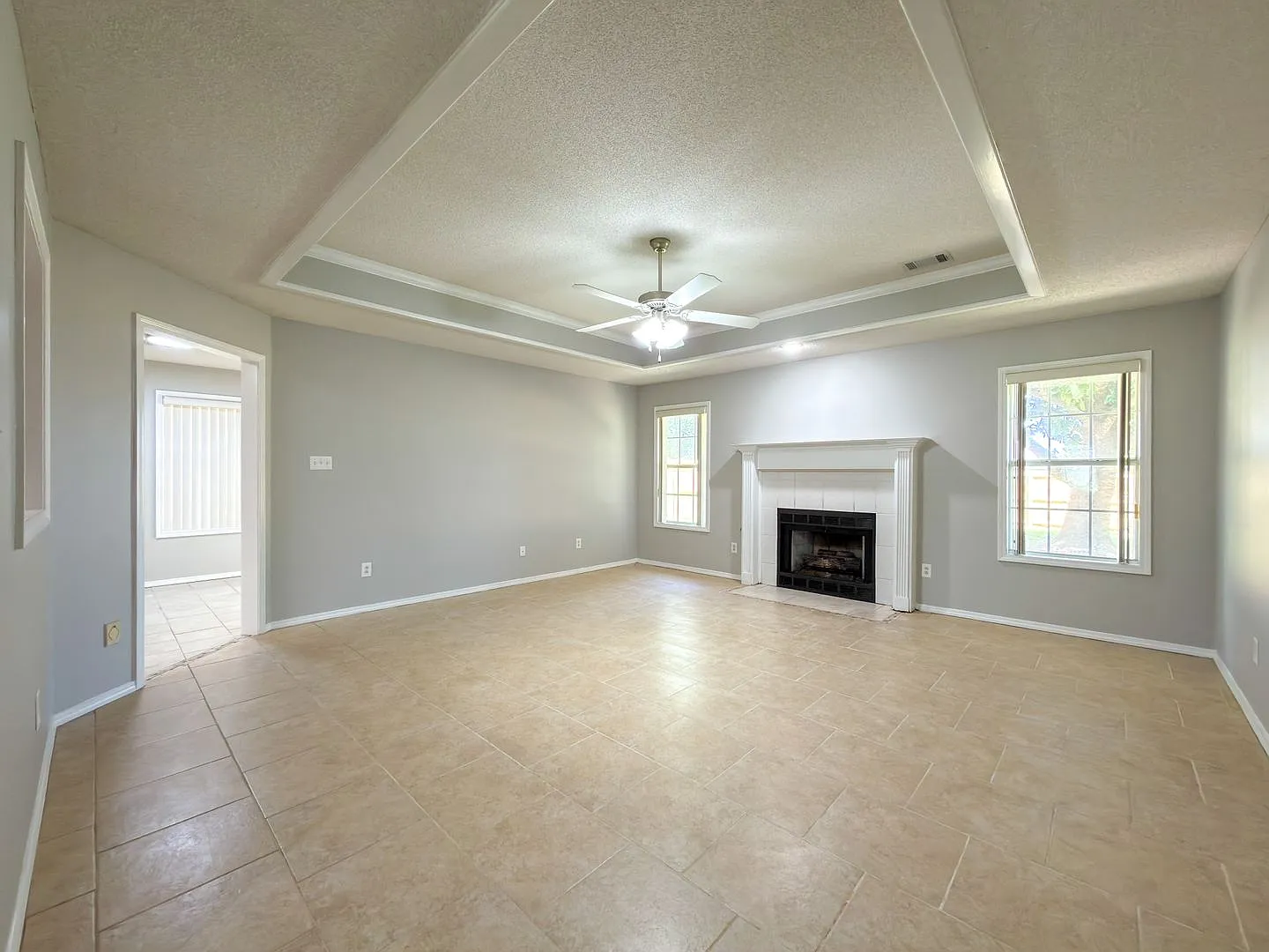 * Move-In Special * Brick Home for Lease! - 3 Bed, 2 Bath, 2 Car Garage near Ben Geren Public Gol... — Photo 2