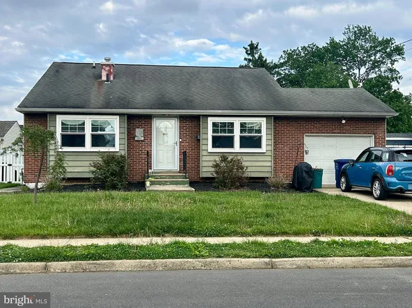 15 Sweetbriar Ln, Bordentown, NJ 08505