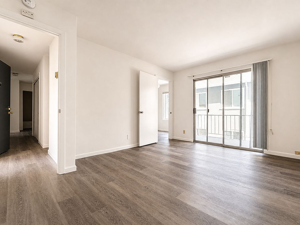 1st image of 2540 College Ave #106