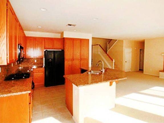 3rd image of 731 W Bel Esprit Cir