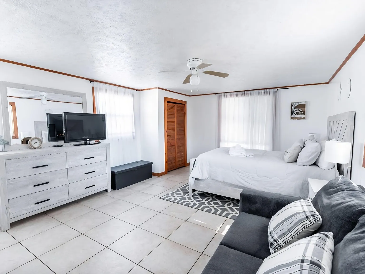 1 bed, 1.0 bath, 404 sqft, $1,594 — Photo 2