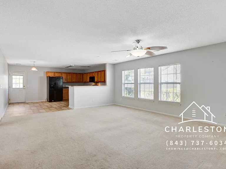 104 Wildberry Ln — Photo 3