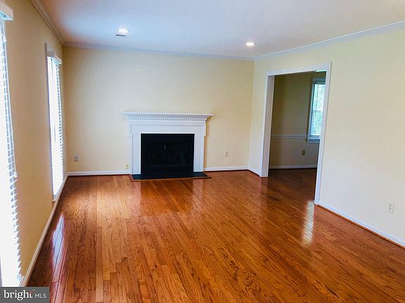3rd image of 847 Colvin Ct