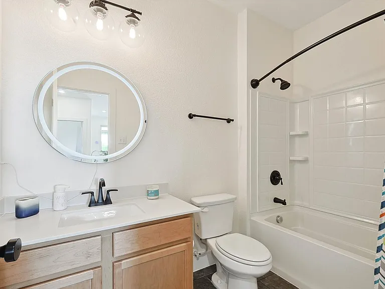 2420 Elm Pl — Photo 18