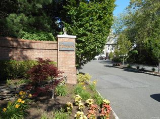 152 Stonegate Trl, Cresskill, NJ 07626