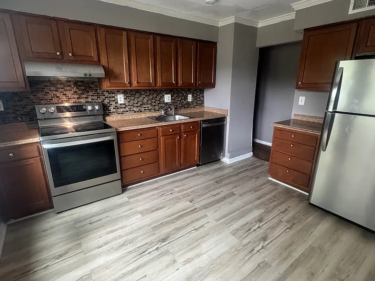 10118 Griff Dr #ENTIRE HOU — Photo 5