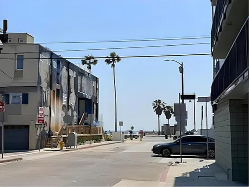 $1695/30 S Venice Blvd #4--Top Flr Studio, One Block To The Beach! Venice Beach At Venice Beach — Photo 2