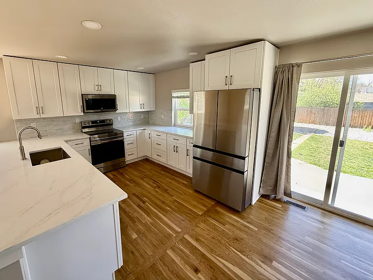 1205 S Grape St — Photo 3