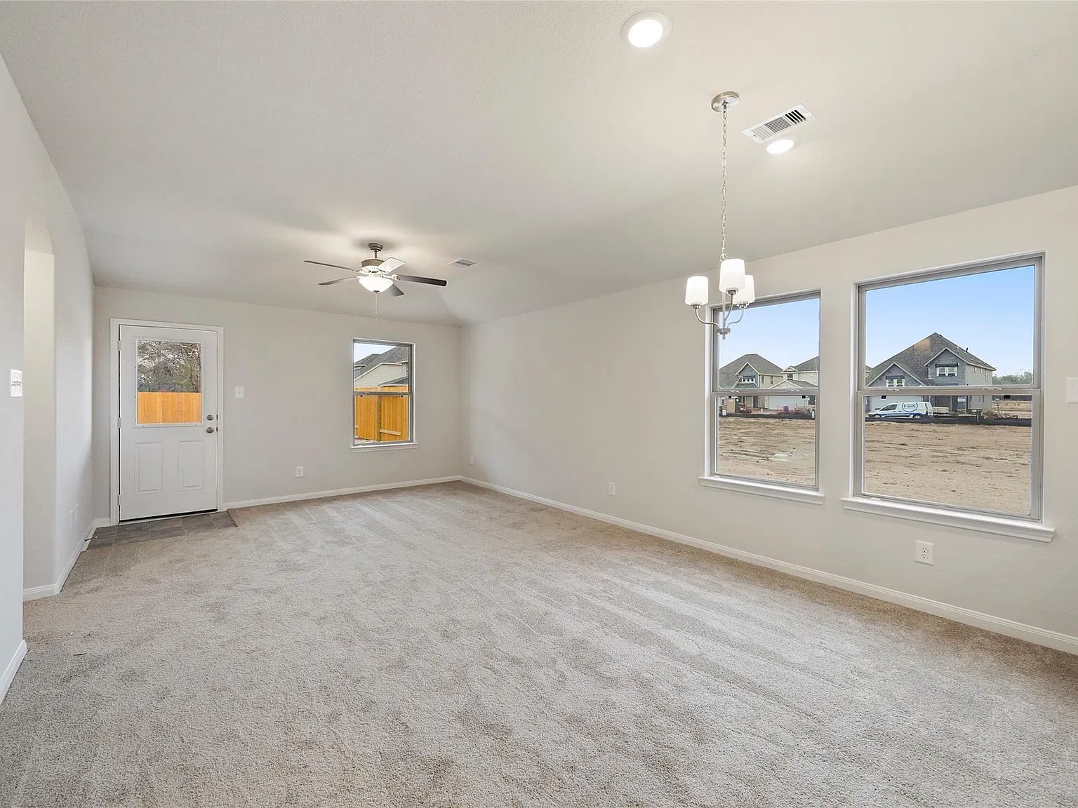 4 bed, 2.0 bath, 1455 sqft, $1,795 — Photo 3