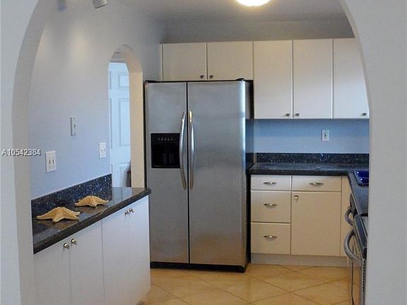2nd image of 555 NE 30th St APT 1002