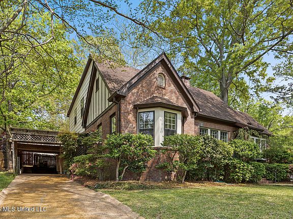 3rd image of 2010 Laurel St