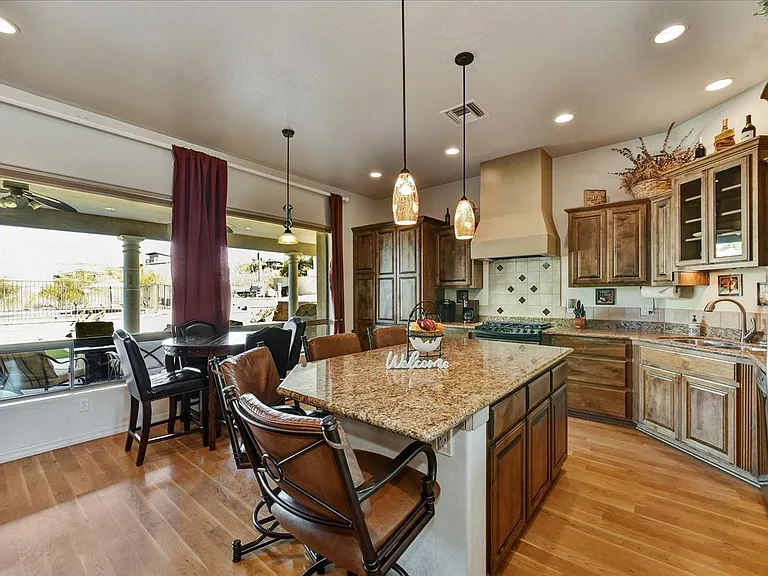 412 E Yearling Rd — Photo 23