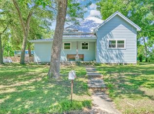 105 N Texas St, Madisonville, TX 77864