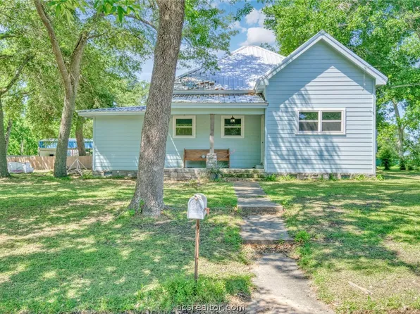 105 N Texas St, Madisonville, TX 77864