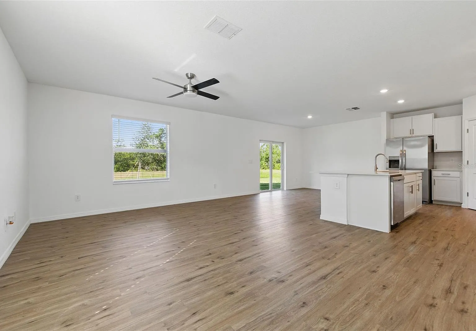 4 bed, 1872 sqft, $2,800 — Photo 1