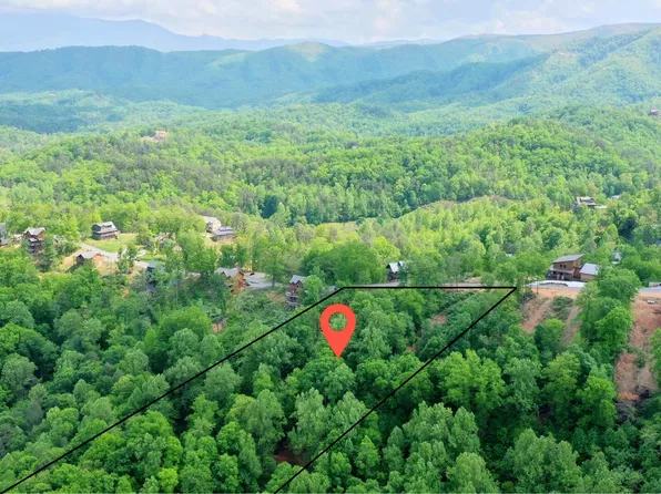 2733 Red Sky Dr, Sevierville, TN 37862