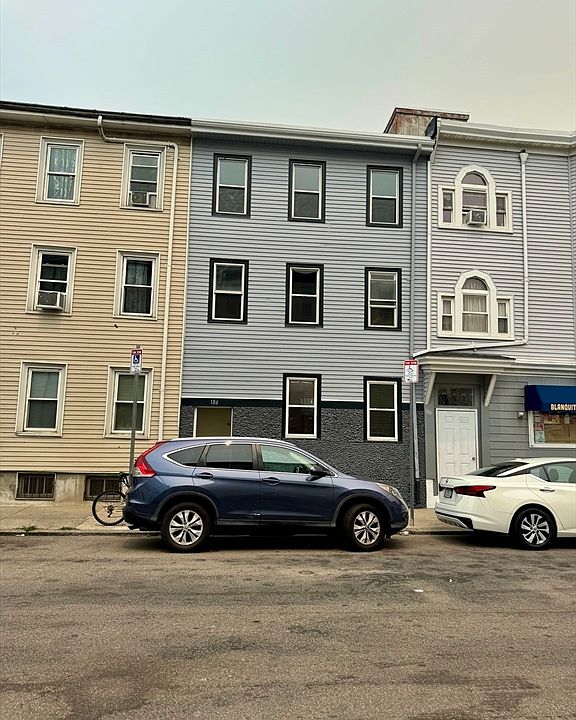 1st image of 186 Marion St Floor 1