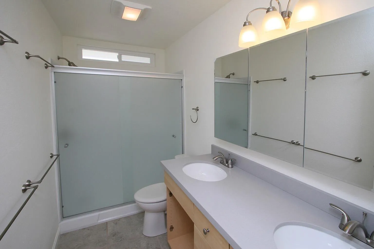 4 bed, 1.5 bath, $6,000 — Photo 2