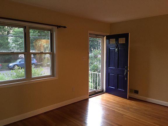 4th image of 1733 S Oakland St