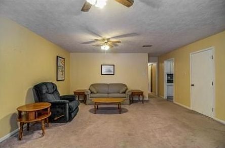 4th image of 1011 San Saba Dr