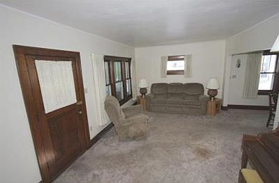 3rd image of 385 Sherman St