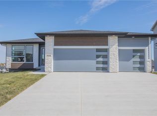 3629 NW 166th St, Clive, IA 50325