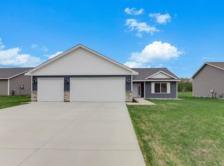 200 7th St, Green Isle, MN 55338
