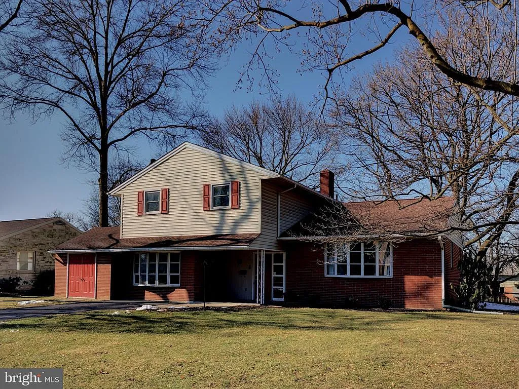 641 Wallace Ave photo 1