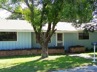 1106 N Page St, Comanche, TX 76442