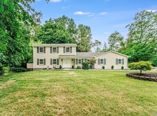 21993 Riverview Dr, Beverly Hills, MI 48025