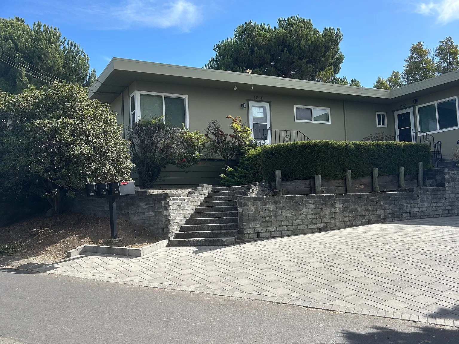2 bed, 850 sqft, $2,850 — Photo 1